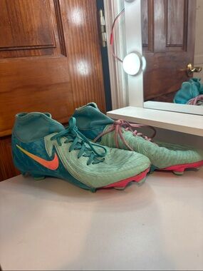 NIKE PHANTOM LUNA II ELITE LV8 FIRM GROUND soccer cleats